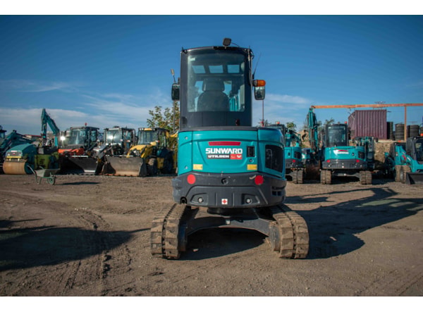 Miniexcavator SUNWARD 35UF DISPONIBIL PENTRU INCHIRIERE de vanzare